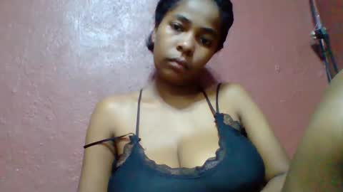 Snapshot of rovaelyah chatting on May 2026 05:01:02 AM rovaelyah online show from May 2026 05:01:02 AM