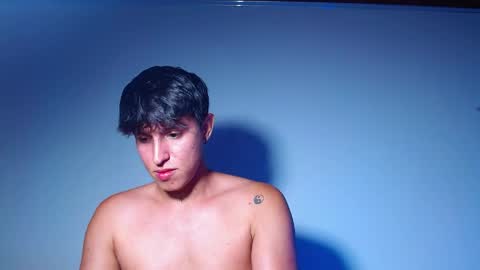 rowanboy23 online show from April 2026 04:04:01 AM