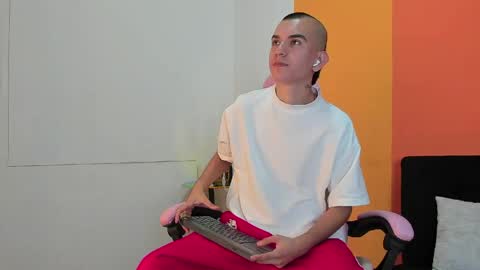 Rowan online show from April 2026 07:49:01 PM
