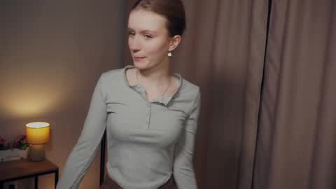 Snapshot of rowenacroyle chatting on February 2025 07:07:01 PM Stella online show from February 2025 07:07:01 PM