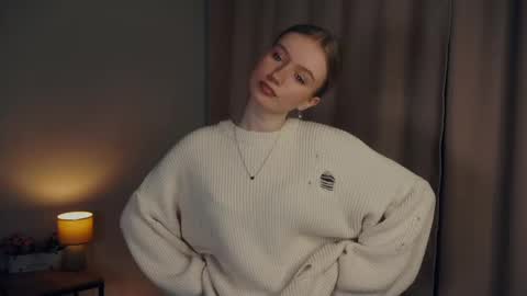 Snapshot of rowenacroyle chatting on February 2025 01:09:02 PM Stella online show from February 2025 01:09:02 PM