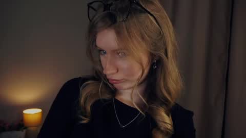 Snapshot of rowenacroyle chatting on February 2025 04:13:02 PM Stella online show from February 2025 04:13:02 PM