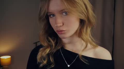 Snapshot of rowenacroyle chatting on February 2025 07:16:01 PM Stella online show from February 2025 07:16:01 PM