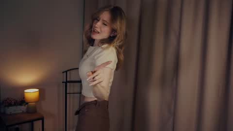 Snapshot of rowenacroyle chatting on February 2025 04:11:02 PM Stella online show from February 2025 04:11:02 PM