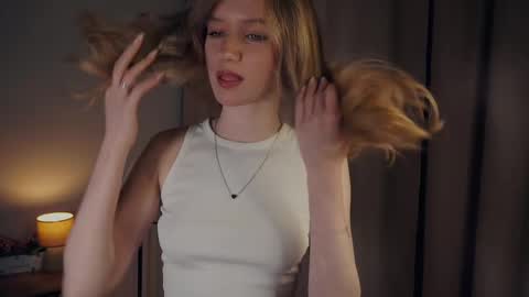 Snapshot of rowenacroyle chatting on February 2025 07:13:01 PM Stella online show from February 2025 07:13:01 PM