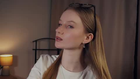 Snapshot of rowenacroyle chatting on February 2025 03:46:01 PM Stella online show from February 2025 03:46:01 PM