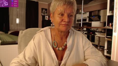 Snapshot of roxana_brooks chatting on December 2024 03:05:01 PM Roxana online show from December 2024 03:05:01 PM