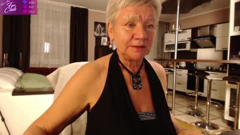 Snapshot of roxana_brooks chatting on December 2024 03:00:02 PM Roxana online show from December 2024 03:00:02 PM