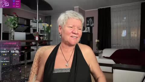 Snapshot of roxana_brooks chatting on February 2025 03:42:02 PM Roxana online show from February 2025 03:42:02 PM
