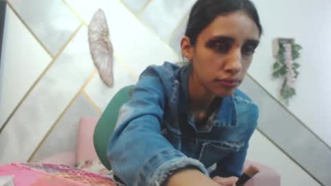 Snapshot of roxana_cyrano chatting on January 2025 07:50:02 PM online show from January 2025 07:50:02 PM