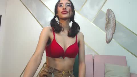 Snapshot of roxana_cyrano chatting on February 2025 12:14:01 AM online show from February 2025 12:14:01 AM