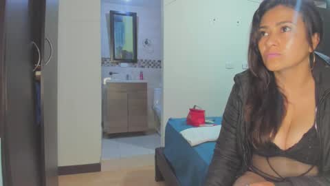 Snapshot of roxanasexy2025 chatting on March 2025 12:01:02 PM roxanasexy2025 online show from March 2025 12:01:02 PM