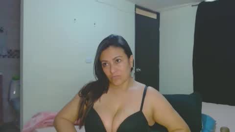 Snapshot of roxanasexy2025 chatting on September 2025 03:23:02 PM roxanasexy2025 online show from September 2025 03:23:02 PM