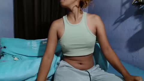 Snapshot of roxanne_98 chatting on May 2026 01:44:02 AM roxanne_98 online show from May 2026 01:44:02 AM