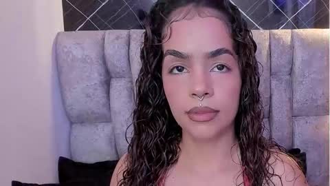 Roxanna online show from October 2025 11:41:02 AM