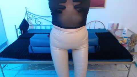 Roxanne online show from June 2026 08:07:01 PM