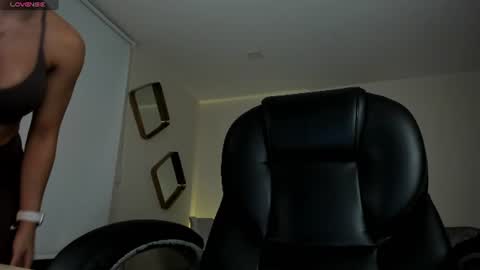 Roxanne Hill  online show from June 2026 11:03:02 AM