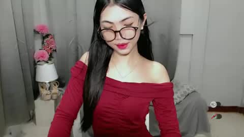 Snapshot of roxie_fuckdoll chatting on January 2025 10:46:01 PM Roxie online show from January 2025 10:46:01 PM