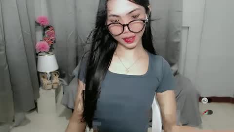 Snapshot of roxie_fuckdoll chatting on January 2025 01:52:02 AM Roxie online show from January 2025 01:52:02 AM