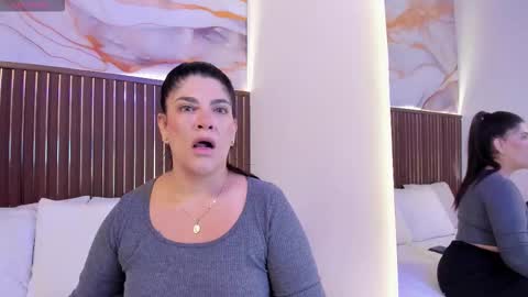 Roxie  online show from October 2025 11:42:02 AM