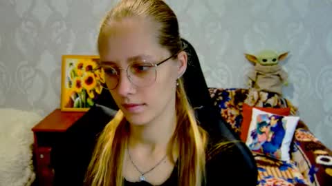 Snapshot of roxie_shy chatting on September 2025 07:30:02 AM roxie_shy online show from September 2025 07:30:02 AM