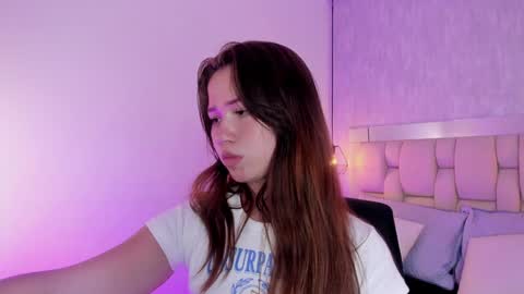 Roxie  online show from December 2024 01:43:01 AM