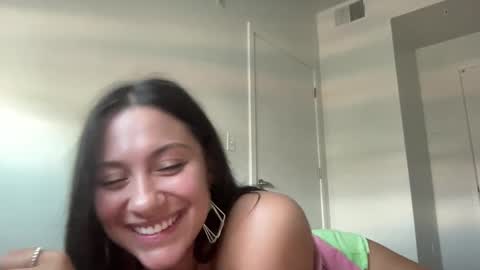 Snapshot of roxie_v chatting on September 2025 06:51:02 PM Roxie online show from September 2025 06:51:02 PM