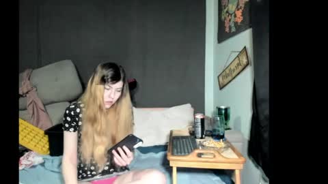roxihazeleyes online show from April 2026 12:00:01 PM