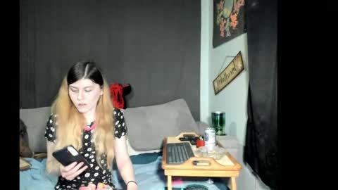 roxihazeleyes online show from May 2026 06:51:02 AM