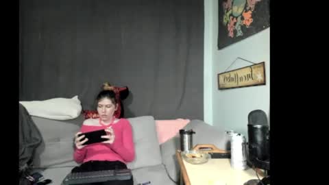 roxihazeleyes online show from June 2026 01:38:02 PM