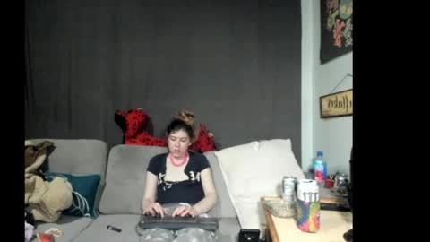 roxihazeleyes online show from June 2026 01:28:02 AM
