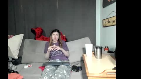 roxihazeleyes online show from June 2026 10:52:02 PM