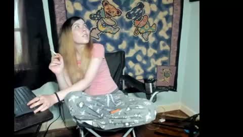 roxihazeleyes online show from June 2026 04:17:02 PM