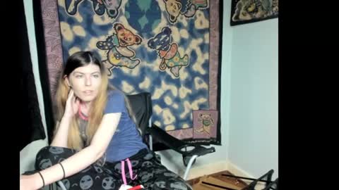 roxihazeleyes online show from June 2026 03:24:02 AM