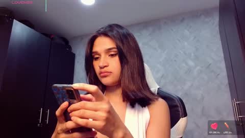 roxxi_2110 online show from January 2026 03:54:01 AM