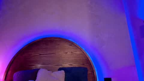 Roxx IG  online show from October 2025 06:37:01 PM