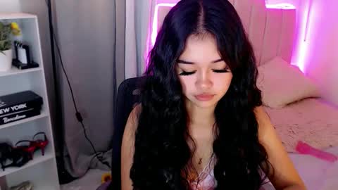 Snapshot of roxxy_blossom chatting on November 2025 11:59:02 PM roxxy_blossom online show from November 2025 11:59:02 PM