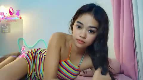 Snapshot of roxxy_blossom chatting on May 2026 08:42:01 AM roxxy_blossom online show from May 2026 08:42:01 AM