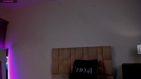 Snapshot of roxxy_mora chatting on December 2024 10:23:01 PM Roxxy online show from December 2024 10:23:01 PM