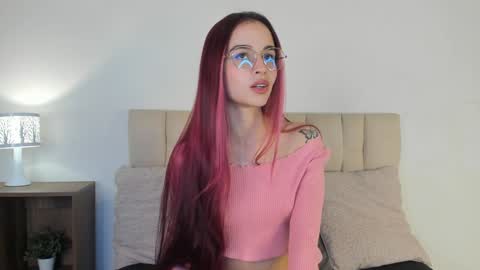 Snapshot of roxxy_mora chatting on January 2025 10:50:01 PM Roxxy online show from January 2025 10:50:01 PM