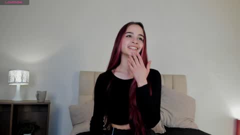 Snapshot of roxxy_mora chatting on February 2025 09:07:02 PM Roxxy online show from February 2025 09:07:02 PM