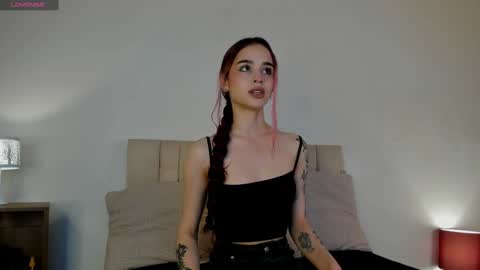 Snapshot of roxxy_mora chatting on February 2025 09:22:01 PM Roxxy online show from February 2025 09:22:01 PM