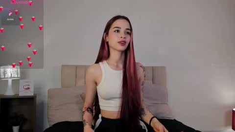 Snapshot of roxxy_mora chatting on February 2025 09:08:02 PM Roxxy online show from February 2025 09:08:02 PM