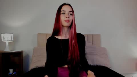 Snapshot of roxxy_mora chatting on February 2025 12:25:01 AM Roxxy online show from February 2025 12:25:01 AM