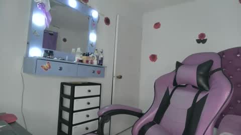 Snapshot of roxy_lu_07 chatting on April 2026 02:28:01 AM Roxy online show from April 2026 02:28:01 AM