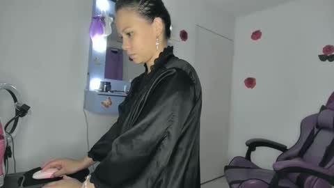 Snapshot of roxy_lu_07 chatting on May 2026 02:06:02 AM Roxy online show from May 2026 02:06:02 AM