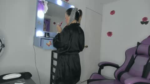 Snapshot of roxy_lu_07 chatting on May 2026 01:57:01 AM Roxy online show from May 2026 01:57:01 AM