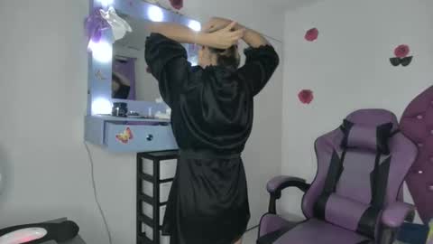 Snapshot of roxy_lu_07 chatting on May 2026 04:51:02 AM Roxy online show from May 2026 04:51:02 AM