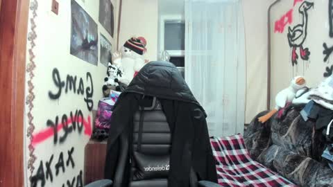 Snapshot of roxy_silver chatting on January 2025 09:55:02 PM Roxy online show from January 2025 09:55:02 PM