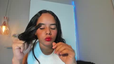 roxy_stone1 online show from June 2026 07:13:01 PM